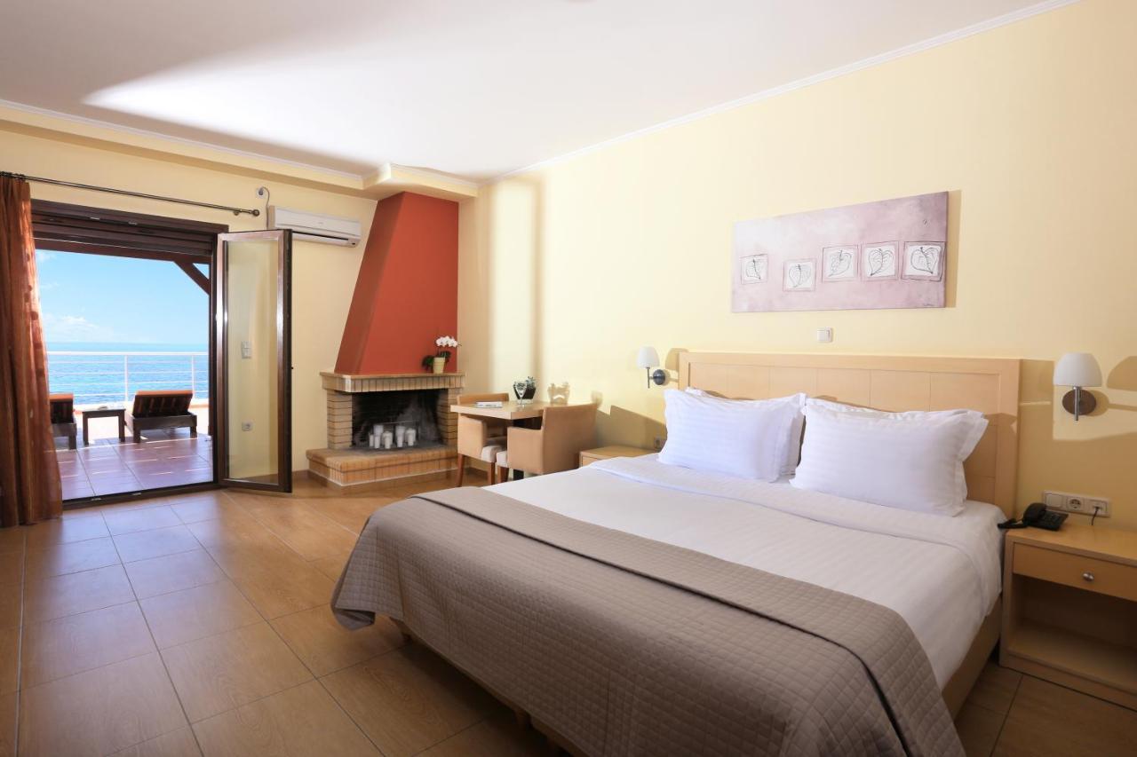 Faros Luxury Suites Marathopoli Exterior photo