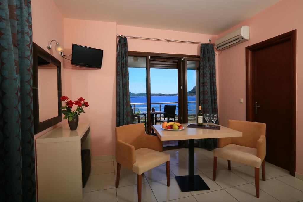 Faros Luxury Suites Marathopoli Exterior photo