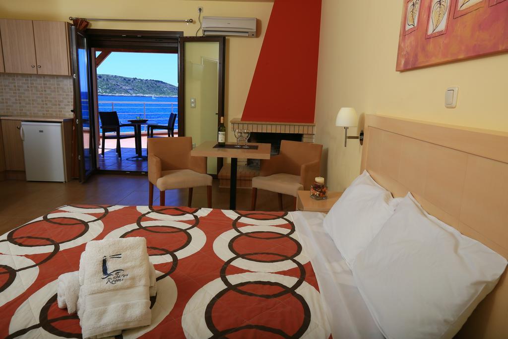 Faros Luxury Suites Marathopoli Exterior photo