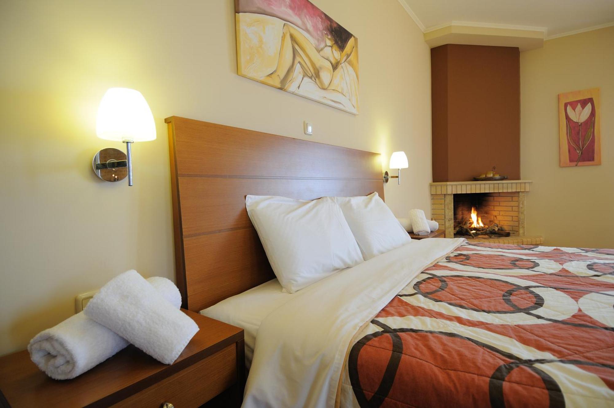 Faros Luxury Suites Marathopoli Exterior photo