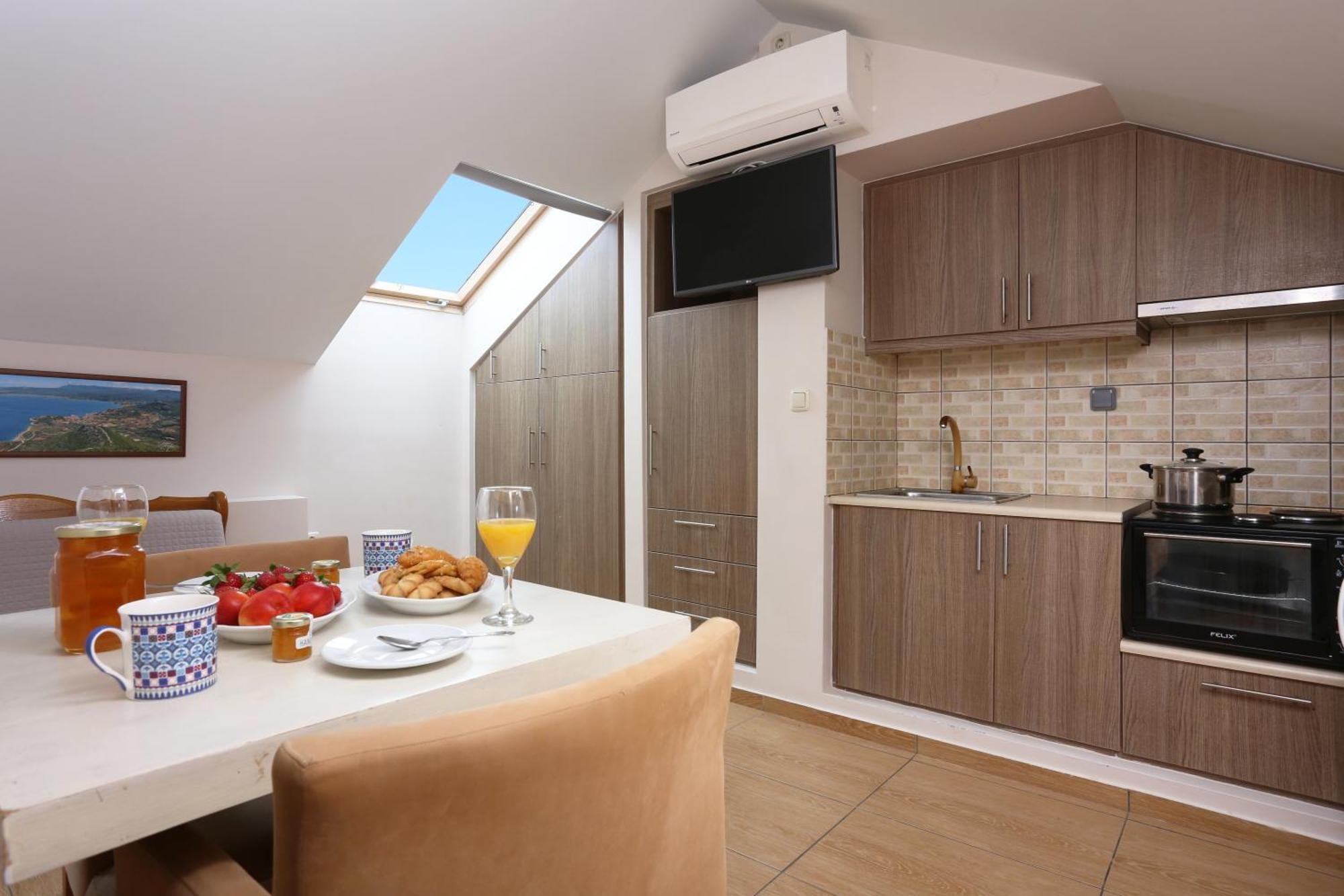 Faros Luxury Suites Marathopoli Exterior photo