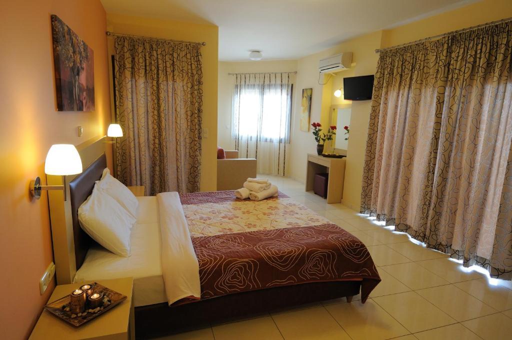Faros Luxury Suites Marathopoli Exterior photo