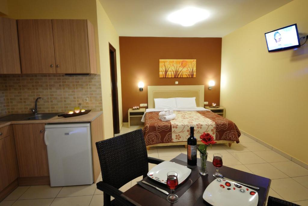 Faros Luxury Suites Marathopoli Exterior photo