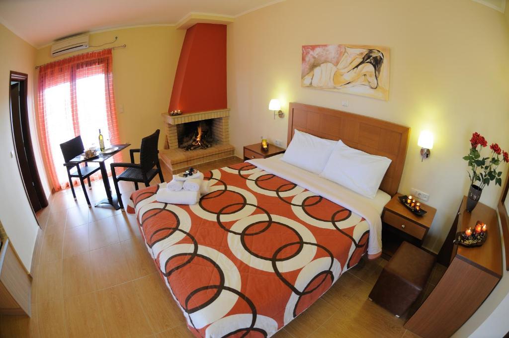 Faros Luxury Suites Marathopoli Exterior photo