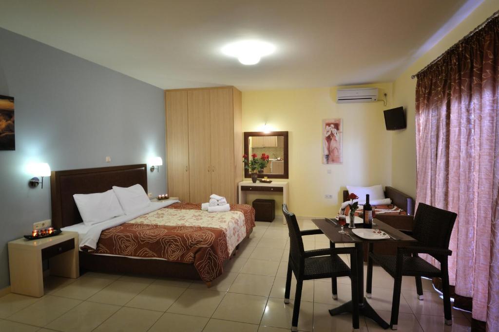 Faros Luxury Suites Marathopoli Exterior photo