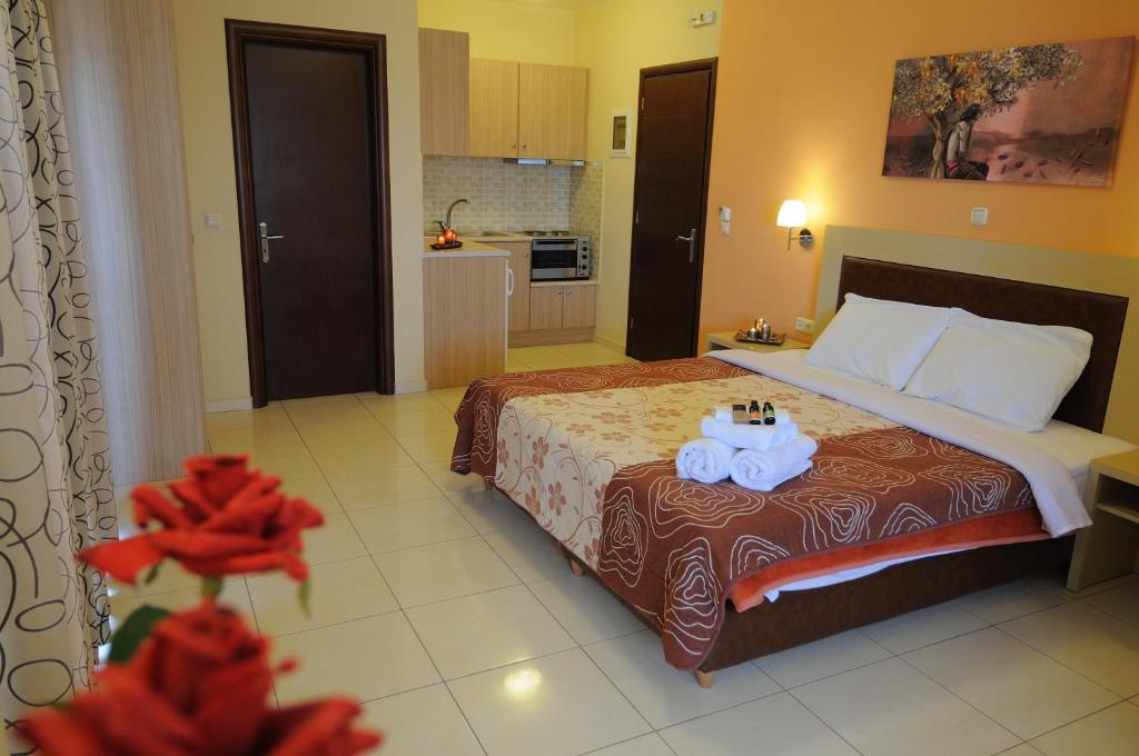 Faros Luxury Suites Marathopoli Room photo