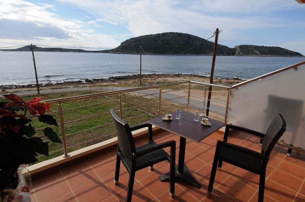 Faros Luxury Suites Marathopoli Exterior photo