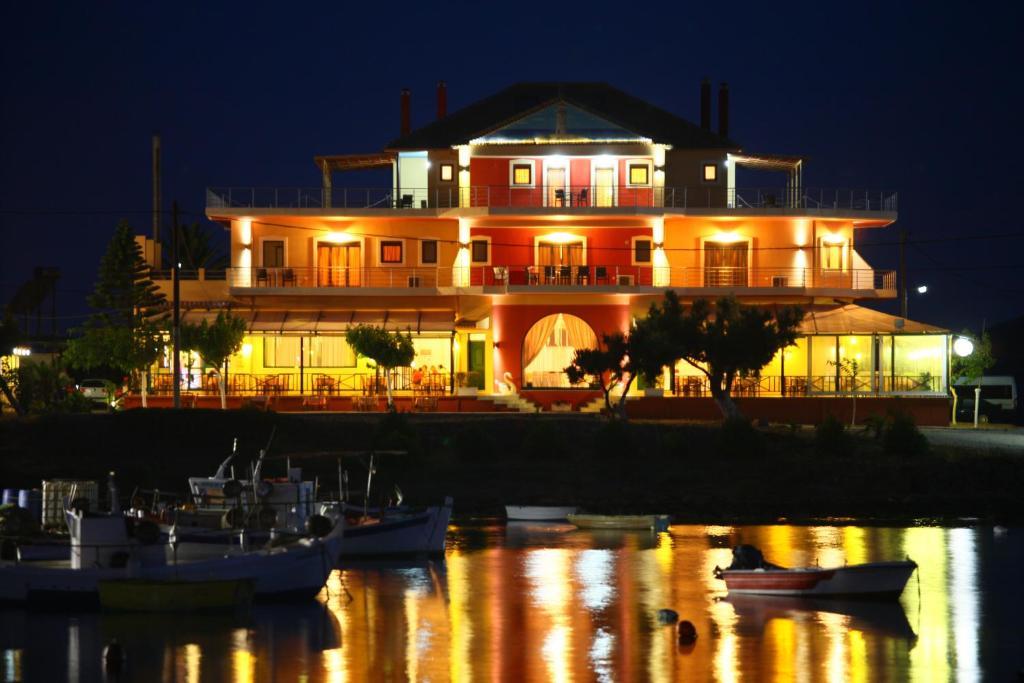 Faros Luxury Suites Marathopoli Exterior photo