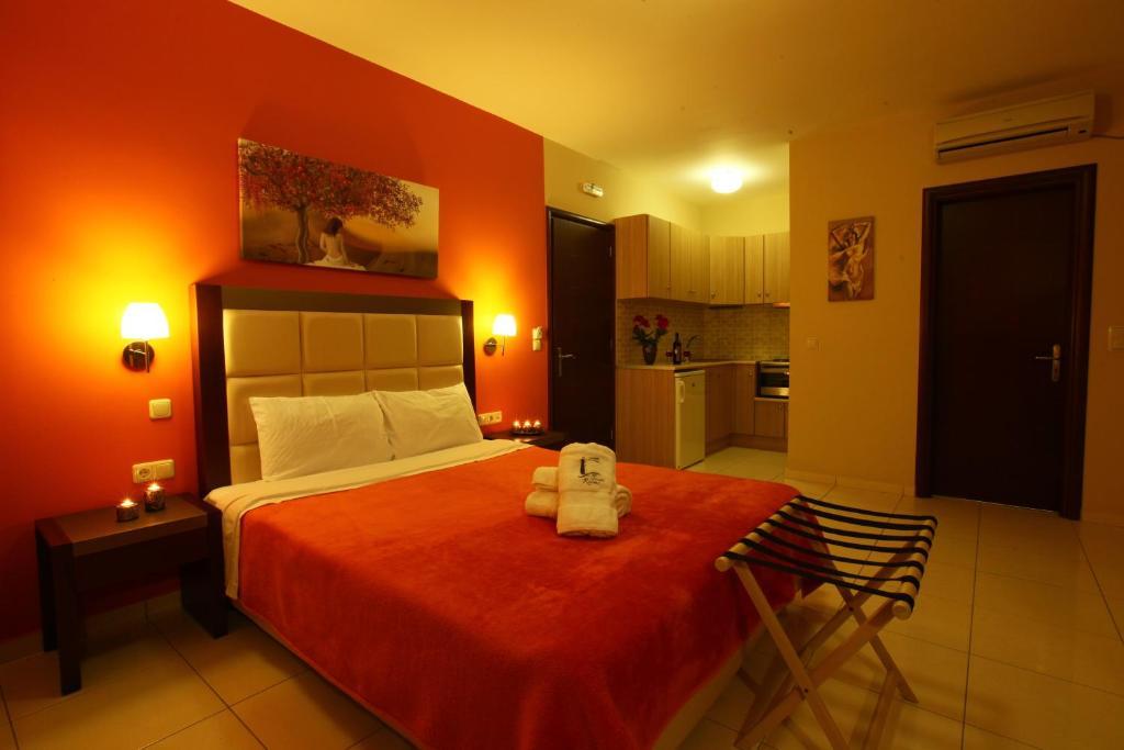 Faros Luxury Suites Marathopoli Room photo