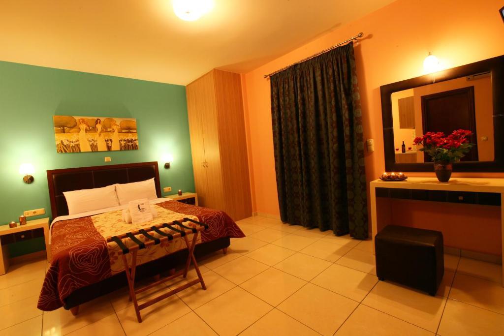 Faros Luxury Suites Marathopoli Exterior photo